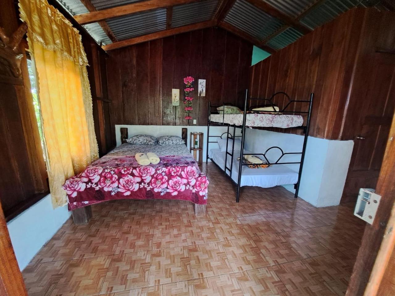 Posada Rio Celeste In Acomodação com café da manhã Exterior foto